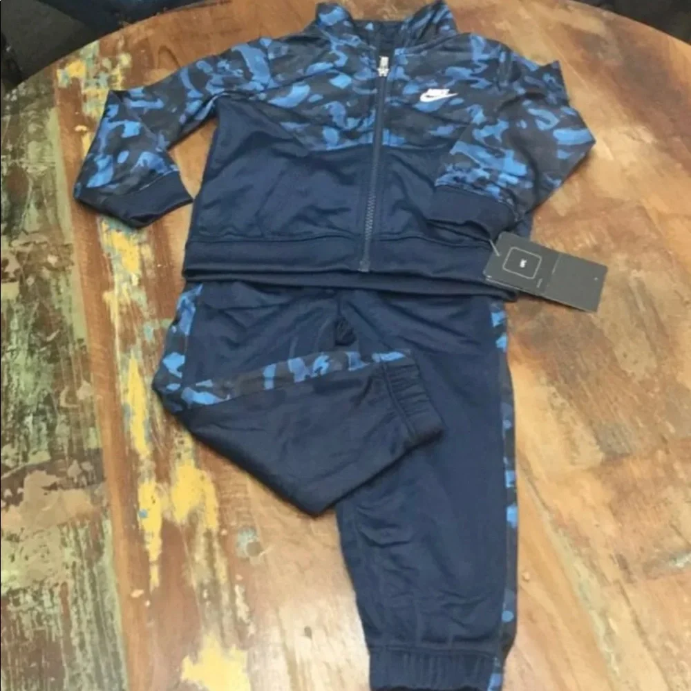 NWT  Nike Boys Two Piece